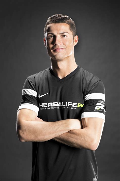 Discover cr7 eyewear's new collection. Herbalife lance avec Cristiano Ronaldo CR7 Drive