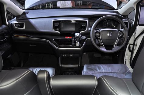 It is equipped with a 6 speed automatic transmission. Honda Malaysia Launches 2018 Odyssey MPV Priced At RM255k ...