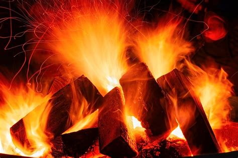 BLAZING: Synonyms and Related Words. What is Another Word for BLAZING? - GrammarTOP.com