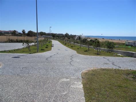 Many plants that grow in this area are endemic to the strand. Bild "Neue Promenade Colakli" zu Strandpromenade Colakli ...