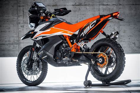 It's ktm's latest take on the adventure bike class and a step away from 240kg. 2017 KTM 790 Adventure: hardcore ADV