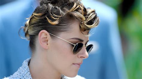 Kristen Stewart Debuts Short Blonde Haircut On Tiff 2018 Red Carpet