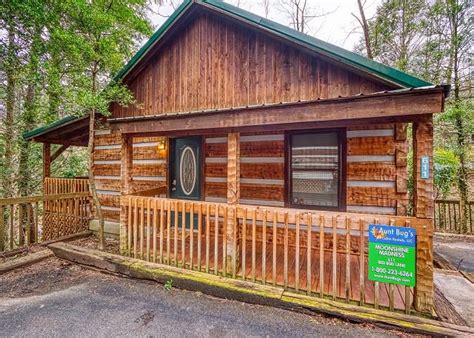 We have secluded gatlinburg luxury cabins of all sizes that come with amenities for all to enjoy. Gatlinburg Romantic Log Cabin, less than 1 mile to Park ...