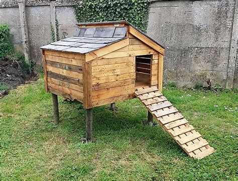 Chicken Coop Out Of Recycled Wooden Pallets Wood Pallet Furniture
