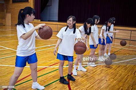 Japanese Schoolgirl Uniform Photos Et Images De Collection Getty Images