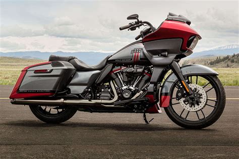 It comes with a chromed dual exhaust, a custom windshield with a chrome trim, a. 2019 Harley-Davidson Road Glide® CVO™ Road Glide® | RG's ...