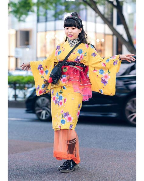 Tokyo Fashion 19 Year Old Japanese Fashion Student Lisa Drawingrisa