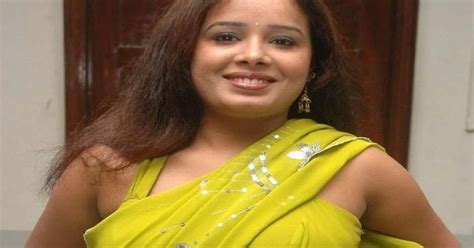 Nesha Jawani Ki Desi Hot Mallu Bhabi Hot In Green Blouse Hot Pictures