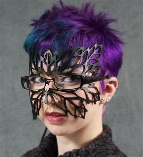 Filigree Leaf Mask Made Of Leather For People Who Wear Glasses White