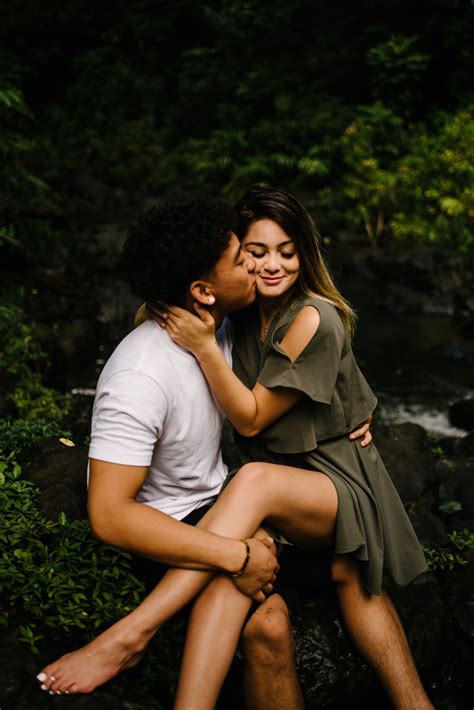 Intimate Couples Waterfall Session Oahu Hi Coupelssession Couplesphotography Hawaiip