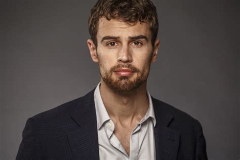 Actor Theo James Relishes This ‘divergent Experience