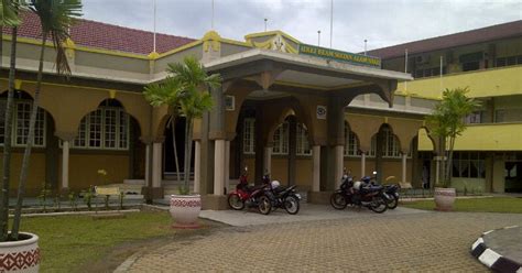 Kolej islam kelang dijadikan sebuah sekolah berasrama penuh lengkap dengan pelbagai kemudahan. Adik Manis: Kolej Islam Sultan Alam Shah.