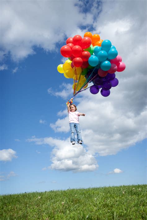 Little Girl Floating Away With Bunch Of Balloons Skandinaviska