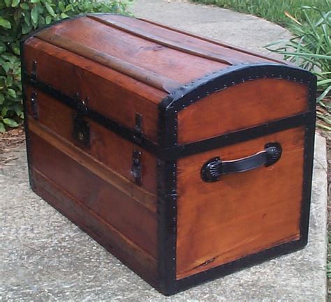751 Restored Antique Trunks For Sale Dome Tops Humpbacks Flat Tops