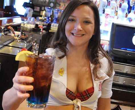 Bartender Of The Week Tilted Kilt Lehigh Valley Bartender Erin Chrin Conjures Up The Purple