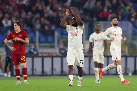 Roma 1 2 Milan Zlatan Helps Milan To Controversial Win In Rome Get