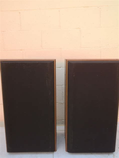 2 Technics 3-way speakers, Model SB-LX70, Impedance: 8Ω, Output Power