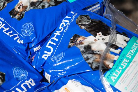 Feeding Northeast Florida Receives 38,000 Pound Pet Food Donation from