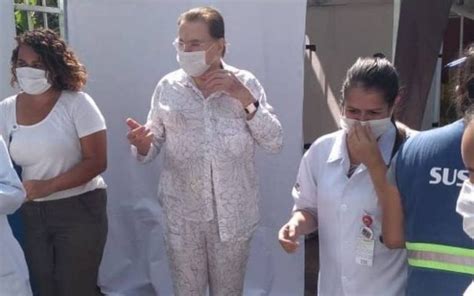 A imagem foi divulgada por rebeca abravanel, filha de silvio. Aos 90 anos, Silvio Santos é vacinado contra a Covid-19 em ...
