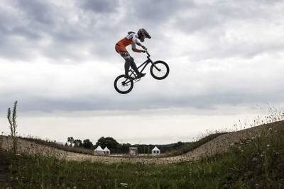 На олимпиаде в токио прошел финал у велосипедисток в дисциплине bmx. WK BMX op Papendal kort na Olympische Spelen van Tokio in ...
