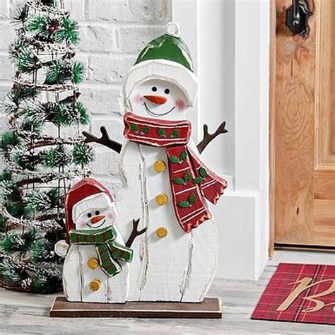 32 Gorgeous Outdoor Decor For Christmas With Snowman Ornament