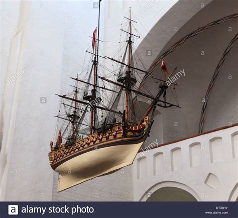 Old Sail Ship 18th Century Hi Res Stock Photography And Images Alamy