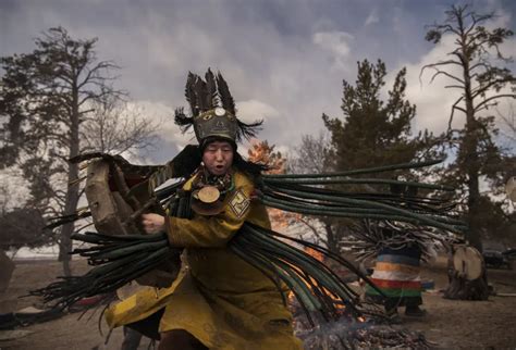 Mongolias Shamanic Rituals In Pictures Shaman Mongolia Shaman Ritual