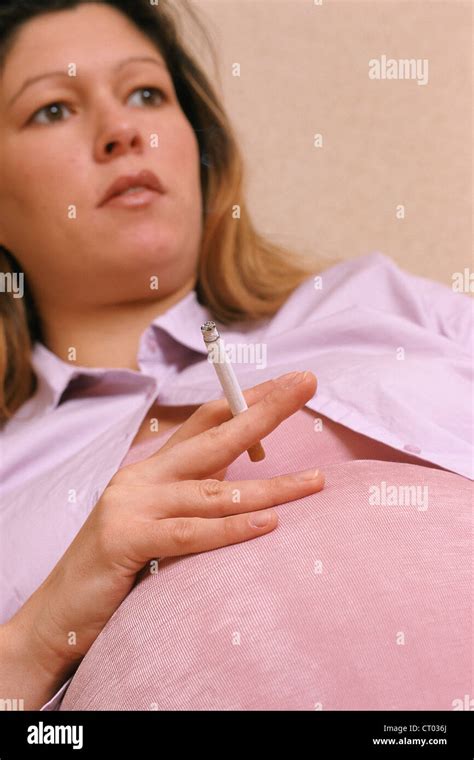 PREGNANT WOMAN SMOKING Stock Photo Alamy