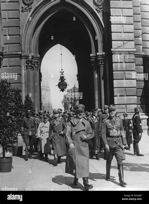 Adolf Hitler Et Hermann Neubacher à Vienne 1938 Photo Stock Alamy