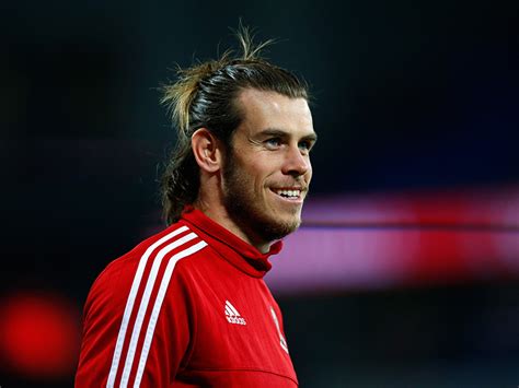 Taking three of the most iconic holes in golf, he will have the pleasure of practicing in his own back yard. Gareth Bale builds golf course at Wales home - Golf Monthly