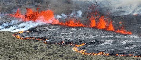 Spektakuläre Bilder Zeigen Spalteneruption Island Erlebt Dritten Vulkanausbruch Binnen Drei Jahren