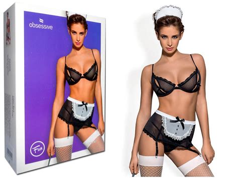Mains de femme touchant l'art corporel de l'homme musclé photo imprimer impression rigide. S'habiller comme une femme de ménage Costume érotique ...
