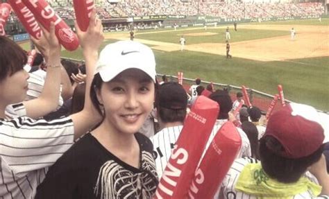 아결안은 2월 25일 카카오 페이지 독점으로 오픈 됩니다! '이대 출신' 박사임 아나운서, 서울대 나온 사업가와 14일 화촉 ...