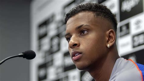 Jun 05, 2021 · arthur cabral. Atacante do Santos, Rodrygo desaprova cultura do futebol ...