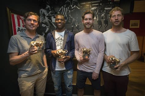De vriendin van steven bergwijn is een van de modellen voor haar kleding. Vier jaar geleden: debuut Denzel Dumfries - Sparta ...