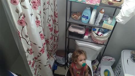 leaving my little niece inside of the bathroom by herself😅🤣😄😃😃😄😆😆😆😆 youtube