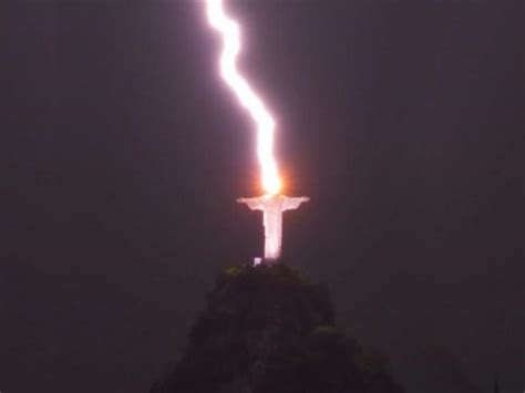 Shocking Photos Reveal The Moment Brazils Christ The Redeemer Statue