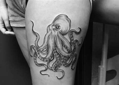 Octopus Inktvis tattoo betekenis en 32 ideeën
