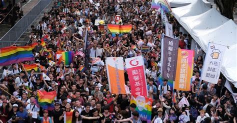 Taiwan Becomes First Asian Country To Legalize Same Sex Marriage Daily Sabah