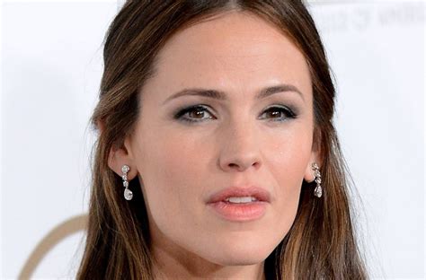 Hairstyle Experiments Jennifer Garner Surprised Fans With A New Hairstyle And Colour Beaware