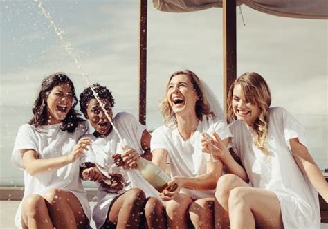 The 6 Best Apps For Splitting Bills With Friends And Bridesmaids
