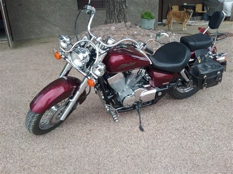 Sit on a shadow spirit 750 and we know what you're going to think: Honda Shadow 750 VT 750 C4 750 cm³ 2004 - Lieto ...