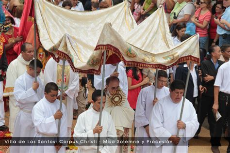 Los Santos Corpus Christi Misa Solemne Y Procesión