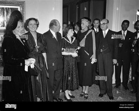 Negro Students Visit To The Us Ambassade Hi Res Stock Photography And