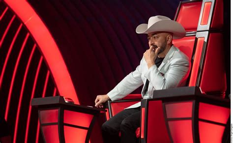 El cantante copió la idea del hermano de jenni rivera quien enamorado decidió imprimir en su piel parte del rostro de su actual pareja. Nueva canción de Lupillo Rivera parece dedicada a Belinda