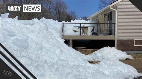 Massive Ice Shove Piles Up Along Minnesota Lakefront Threatening Buildings Youtube