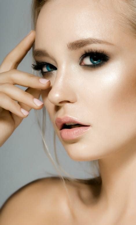 How To Contour Pale Skin In 8 Easy Steps