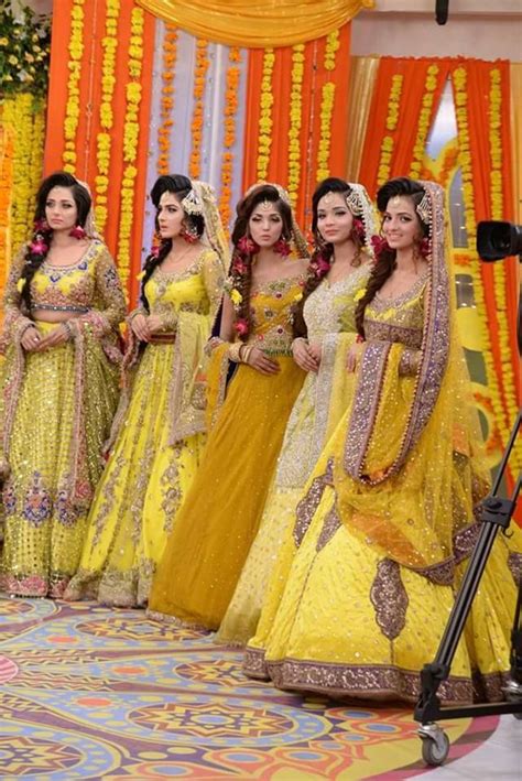 Latest Pakistani Bridal Mehndi Dresses 2018 For Brides 6 Fashionglint