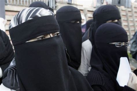 British Muslim Group Tells Women Not To Travel Without 