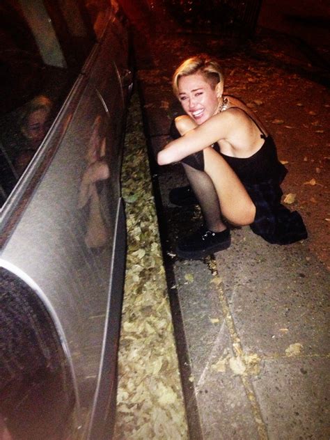 Miley Cyrus Pissing